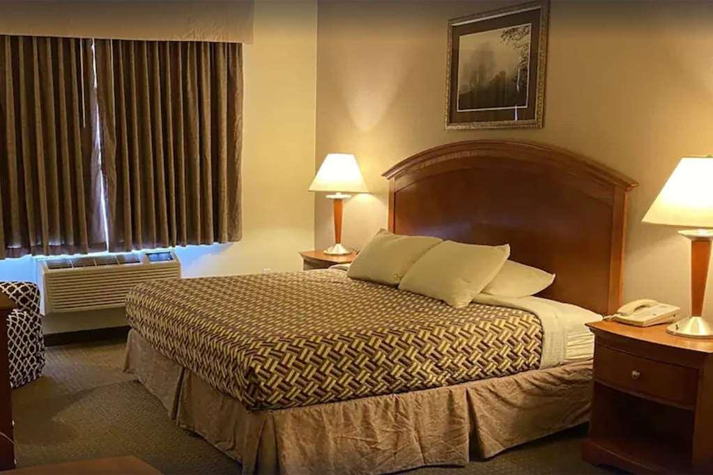 A Riverside Inn Travelodge By Wyndham فيربلي الغرفة الصورة