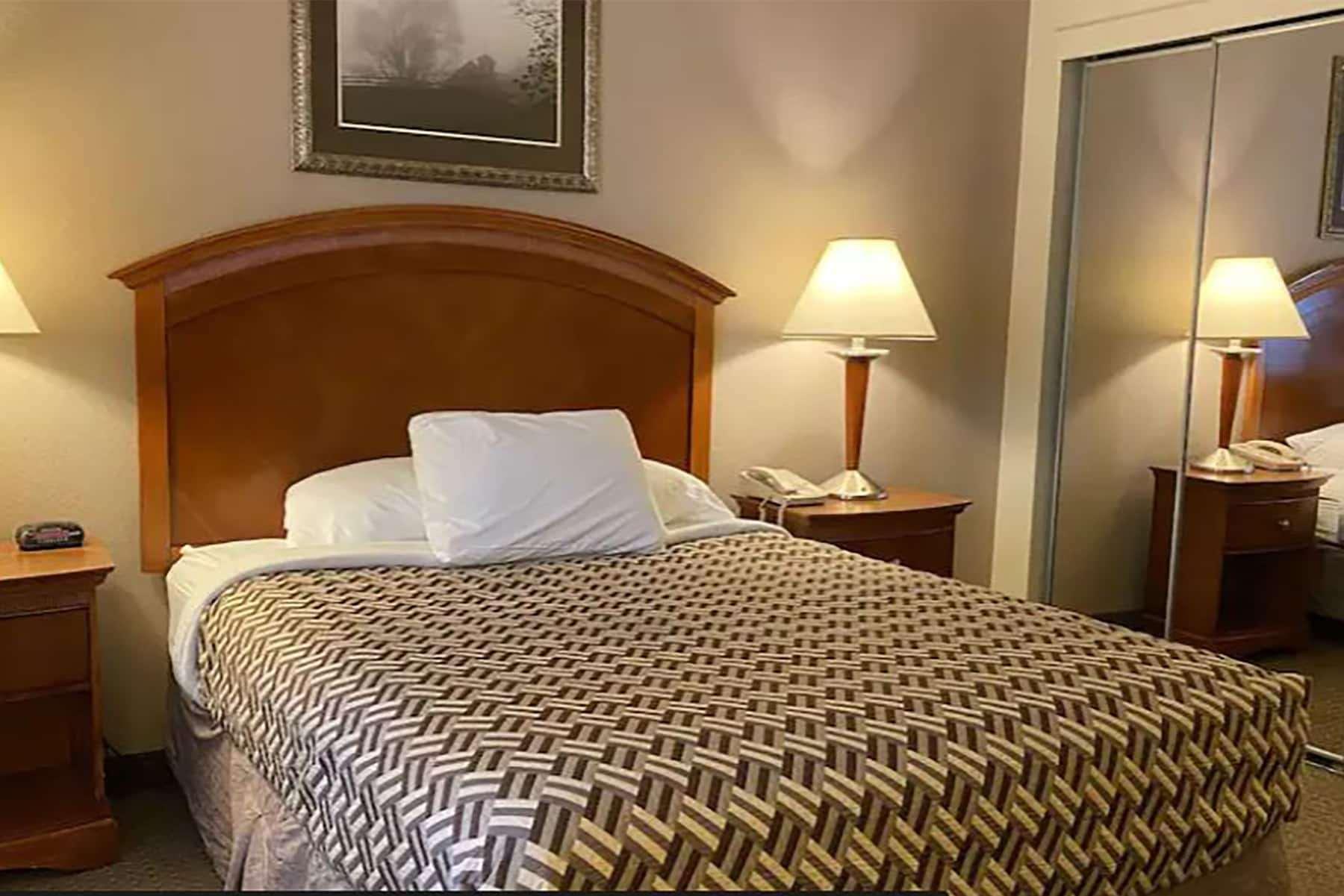 A Riverside Inn Travelodge By Wyndham فيربلي المظهر الخارجي الصورة