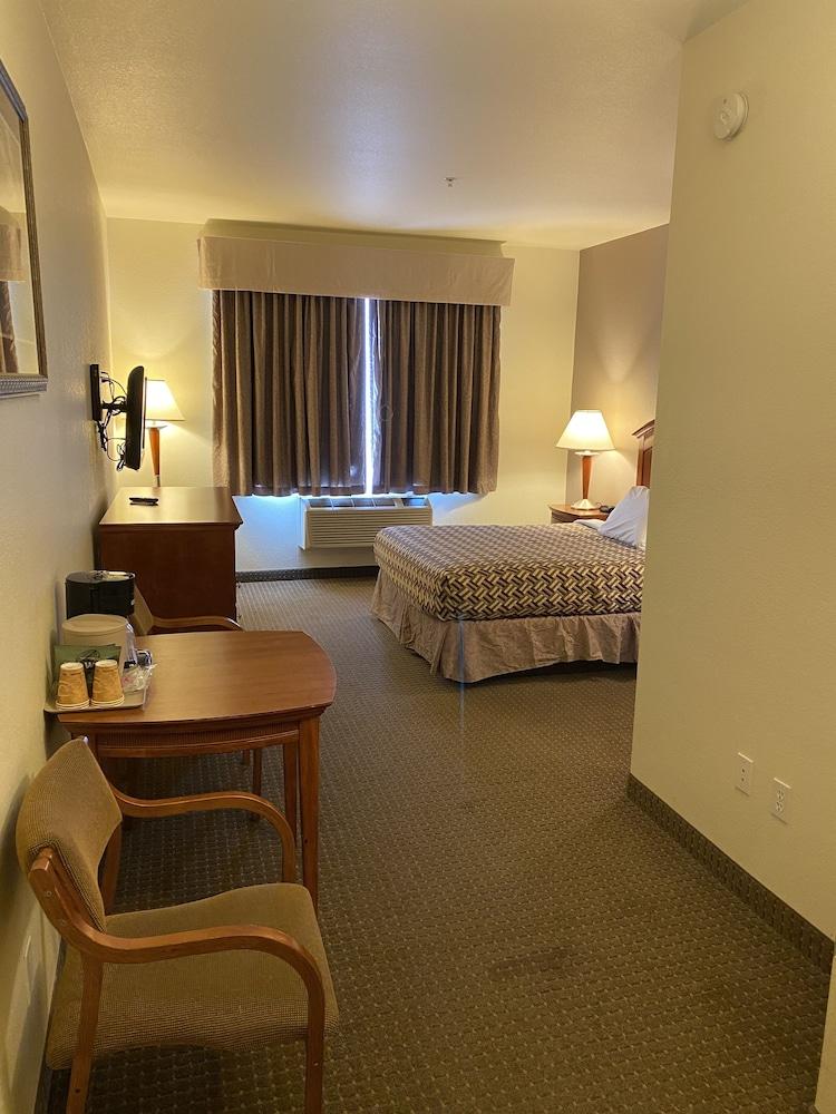 A Riverside Inn Travelodge By Wyndham فيربلي المظهر الخارجي الصورة