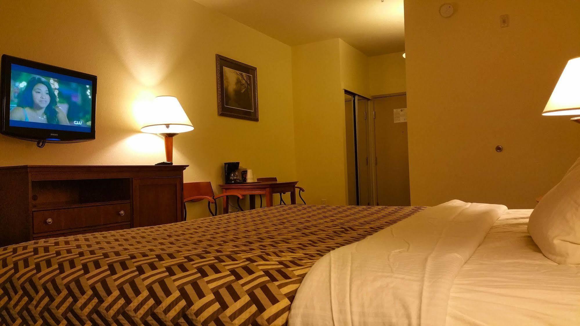 A Riverside Inn Travelodge By Wyndham فيربلي المظهر الخارجي الصورة