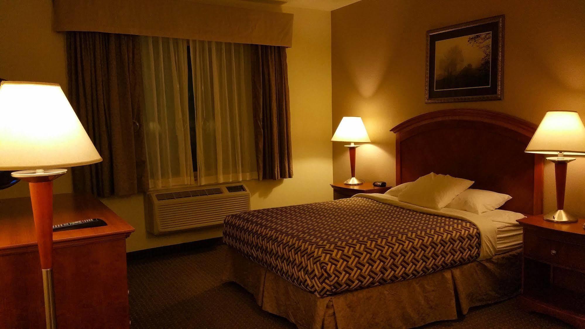 A Riverside Inn Travelodge By Wyndham فيربلي المظهر الخارجي الصورة