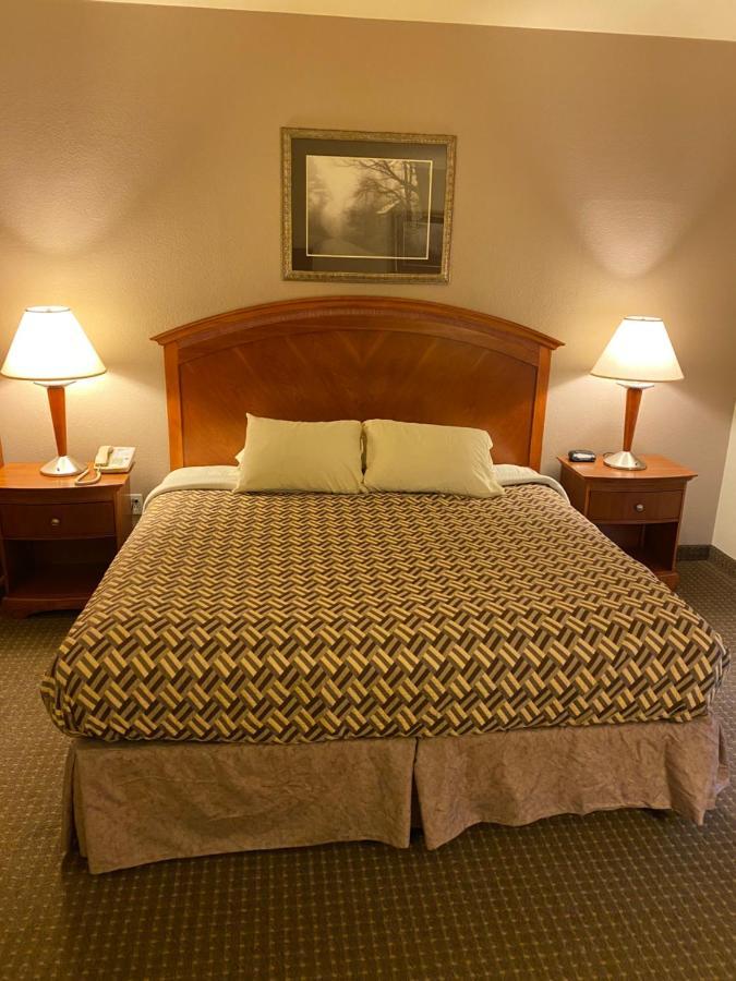 A Riverside Inn Travelodge By Wyndham فيربلي المظهر الخارجي الصورة